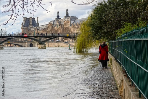Quais de Seine inondés par une crue à Paris