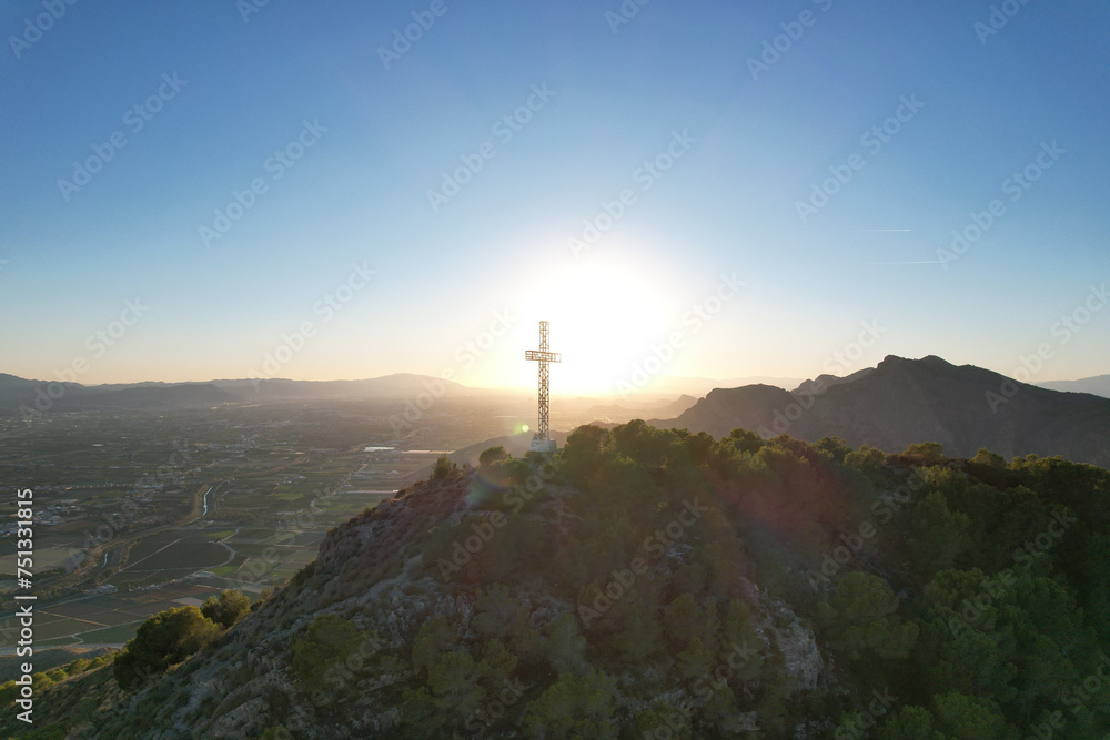 Fototapeta premium cruz de la muela en la sierra de orihuela