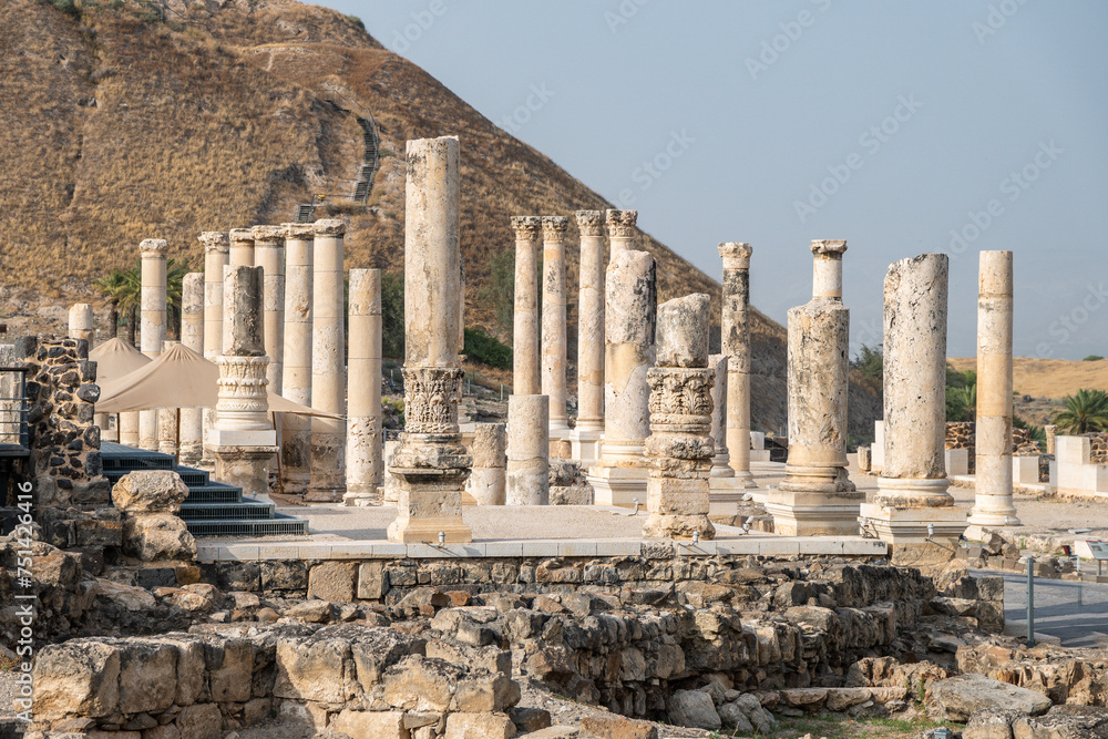 Obraz premium Beit She'an National Park, roman empire, ruins, Sea of Galilee, Israel