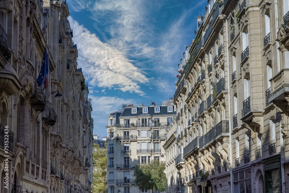 Paris, beautiful facades in the 7e arrondissement, rue Saint-Dominique
 - obrazy, fototapety, plakaty 