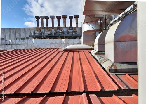 Impianto tecnico su Vecchio tetto di un edificio industriale in lamiera grecata photo