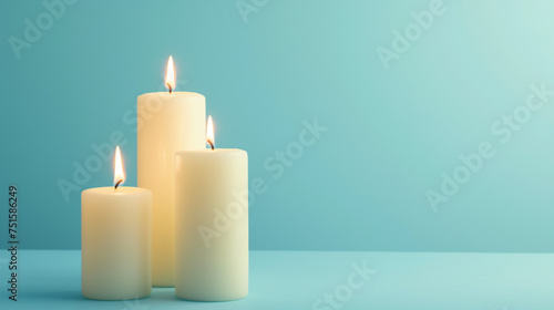 Velas acesas isoladas no fundo azul - Papel de parede