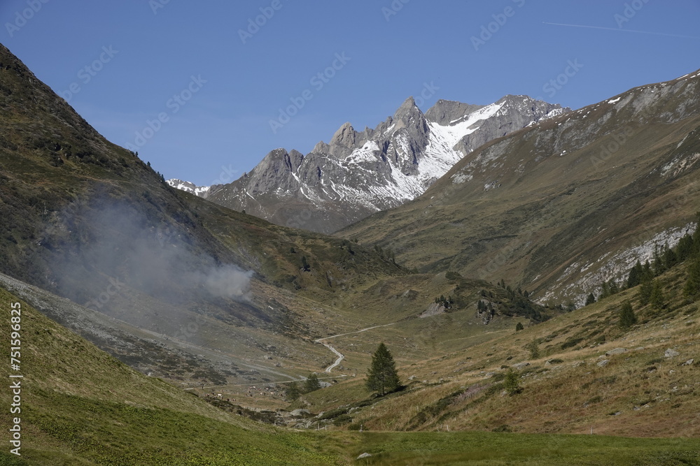 Fototapeta premium Herbst im Defereggental in Österreich 