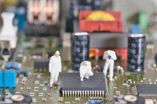 ein Techniker team mit weißen anzügen steht auf einem elektronischen Bauteil, Fotografie von Miniaturfiguren 