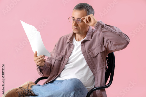 Mature actor reading film s...