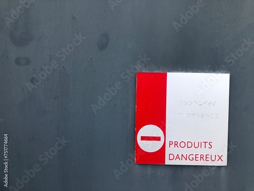 panneau produits dangereux