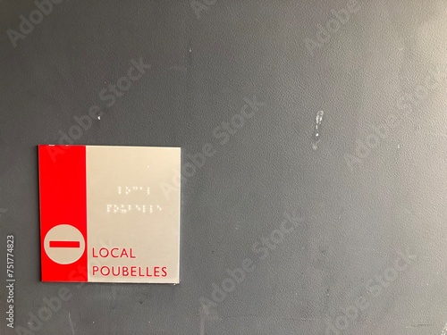 panneau local poubelle