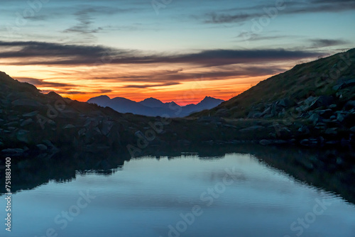 Lacs de Montartier en   t   en Savoie   Coucher de soleil     Massif de la Lauzi  re  Alpes   France