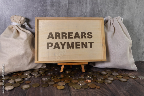Fotografie ARREARS PAYMENT - words on brown paper. Business concept.