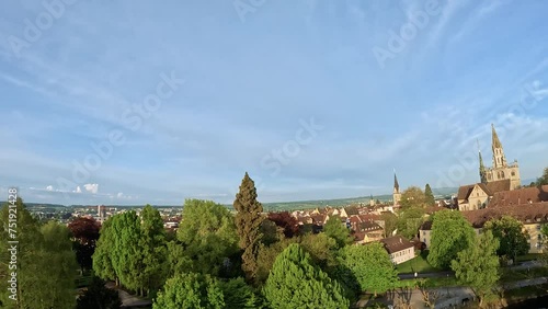 Luftaufnahme des Konstanzer Stadtgarten, dem Münster und teilen der Altstadt. Bodensee, Konstanz, Baden-Württemberg, Deutschland, Europa.