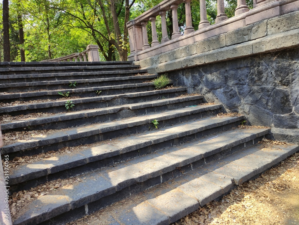 old stairs in the park, viejas escaleras en el parque old stairs in the park, viejas escaleras en el parque