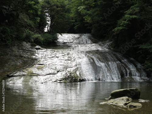 千葉県大多喜町の養老渓谷にある粟又の滝（養老の滝）