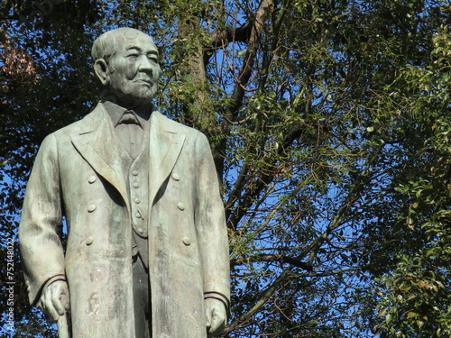 千代田区大手町の常盤橋公園にある渋沢栄一像 photo