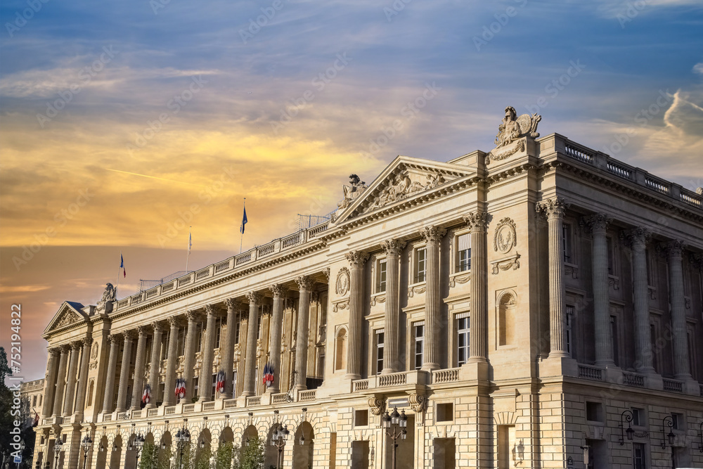 Historic building on the Place de la Concorde at sunset in Paris, France - obrazy, fototapety, plakaty 