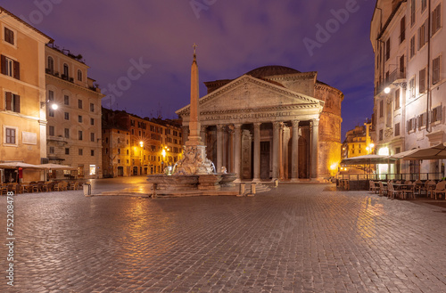 Pantheon in the Rotonda Square in Rome at dawn.