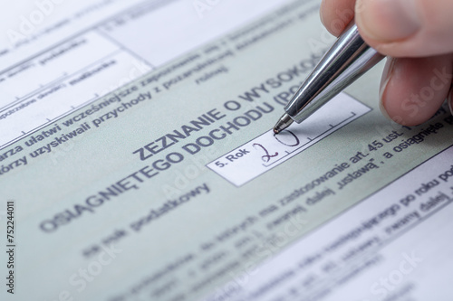 Wypełniać polskie zeznanie podatkowe o osiągniętych dochodach, pit do urzędu skarbowego 