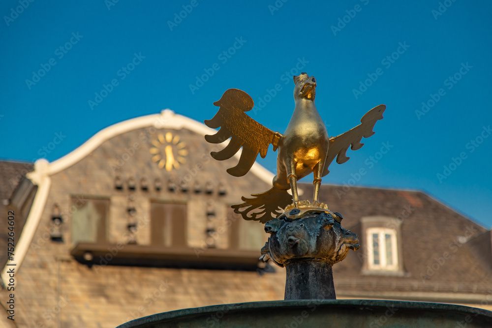 Fototapeta premium Goslar, Goslarer Adler auf dem Marktplatz, Glockenspiel