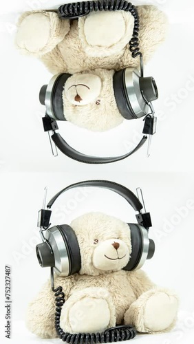 Wallpaper Mural DJ teddy bear with headphones in vertical Torontodigital.ca