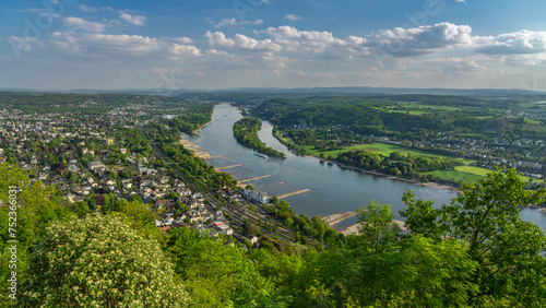 Blick vom Drachenfels im Siebengebirge auf den Rhein, Deutschland