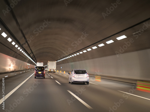 高速道路のトンネル