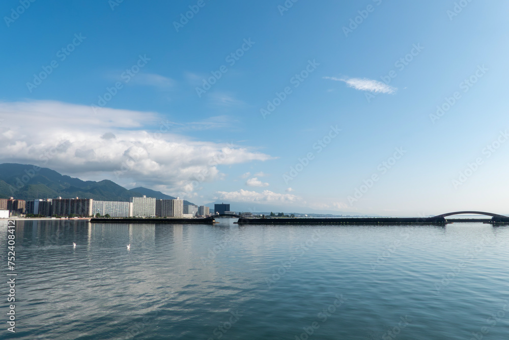 晴天の琵琶湖浜大津