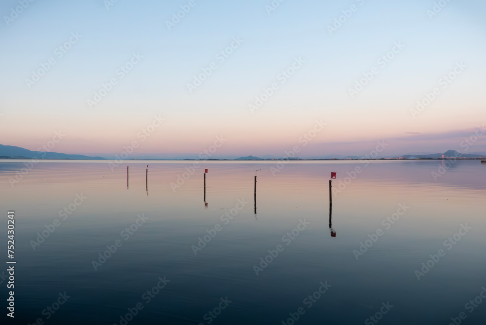 冬の琵琶湖の夕暮れの風景 滋賀県大津市 冬の琵琶湖の夕暮れの風景 滋賀県大津市