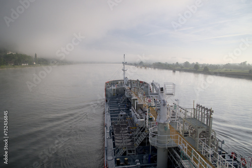 Foto Chemical tanker underway in foggy weather