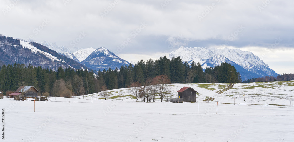  Winterlandschaft bei Reit im Winkl mit den Chiemgauer Alpen in Bayern