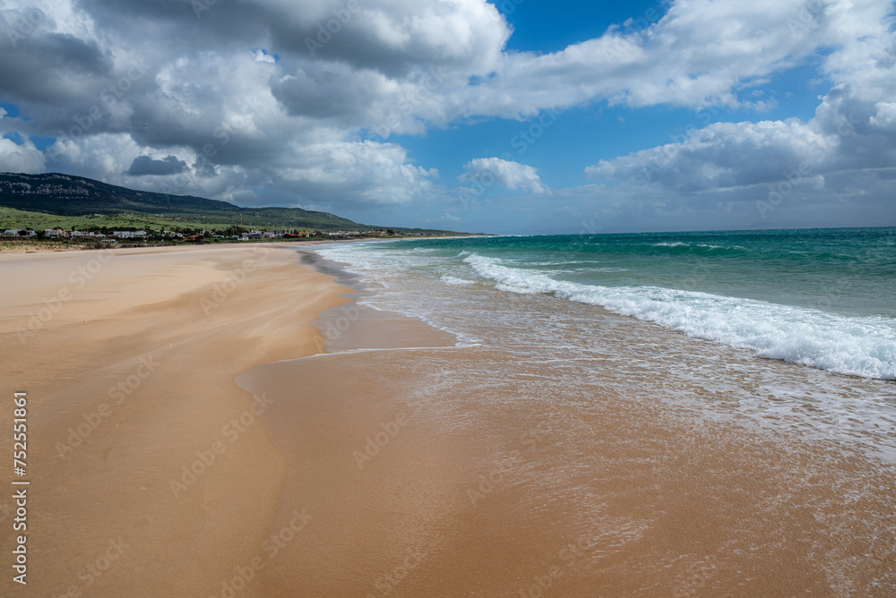Obraz premium Sunny Day at a Peaceful Beach with Clear Blue Skies and Gentle Waves