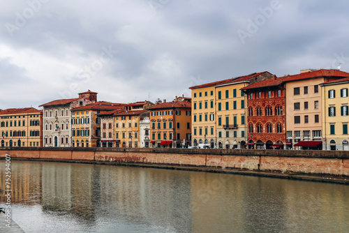 Embankments of the Arno River in the center of Pisa, in Tuscany, central Italy © Andrei Antipov