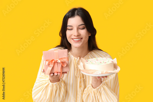 Happy young woman holding b...