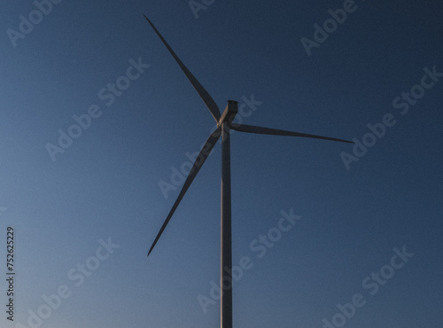 Air energetics: windmills on the field © Olesia