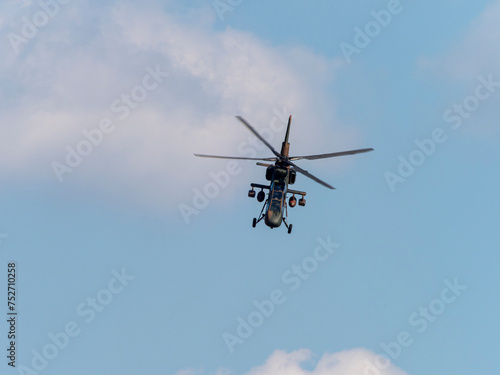 八尾駐屯地上空を飛び回る陸上自衛隊の観測ヘリコプターOH-1 photo