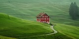 Gran casa rural roja en Suiza, caserón tradicional suizo en el campo, casa roja y hierba verde 