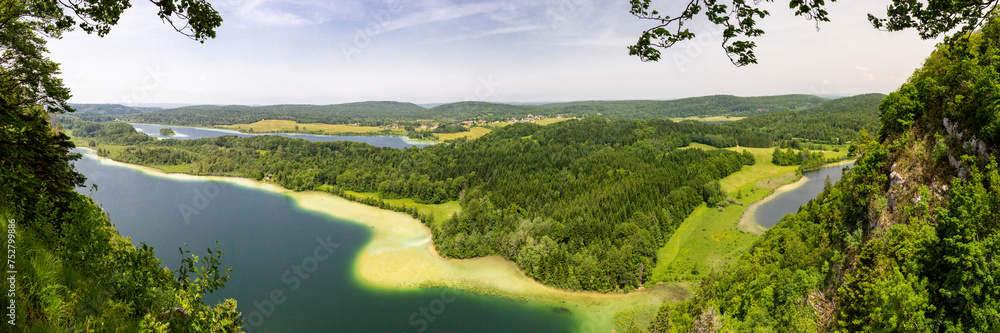 Panorama sur les lacs Maclu depuis le belvédère des 4 lacs  (Jura, France) - obrazy, fototapety, plakaty 