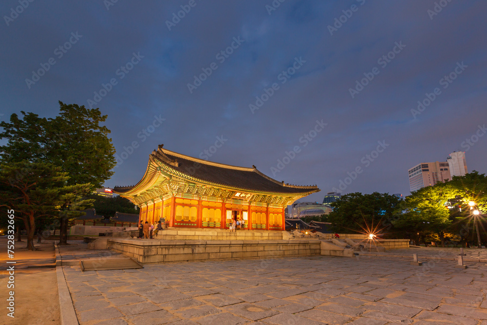 Fototapeta premium 서울 덕수궁 중화전