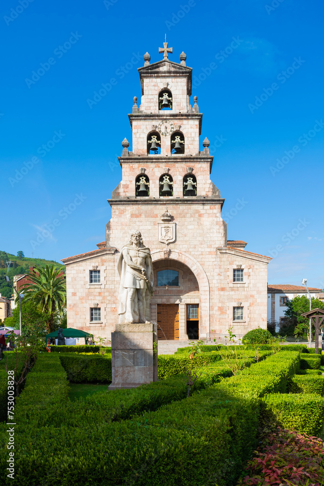 Church of Santa María de la Asunción and statue of Don Pelayo. Cangas de Onis - Asturias