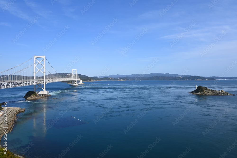 四国徳島県から望む鳴門海峡と淡路島