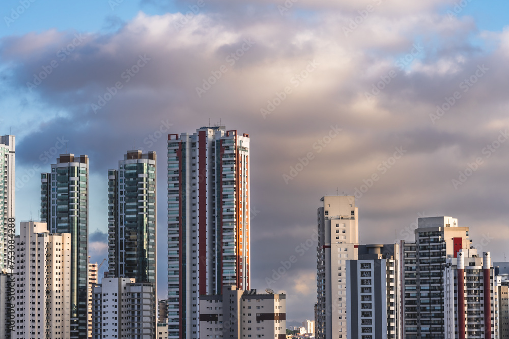Obraz premium Cloudy evening over the skyline of Tatuape, São Paulo, Brazil.