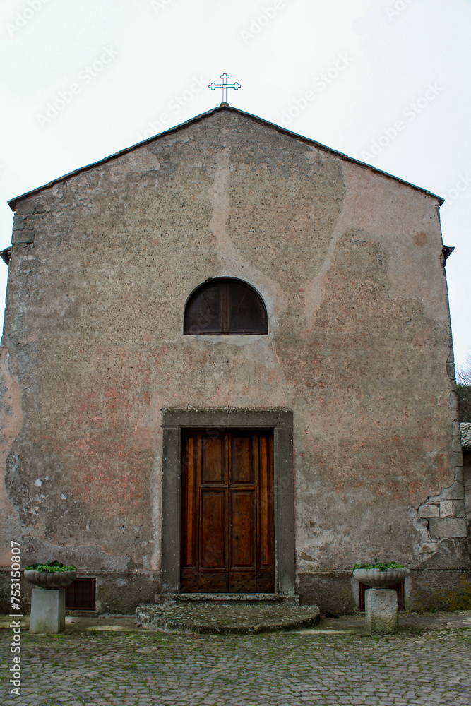 Facciata della Cappella di Santa Maria della neve a Montefiascone