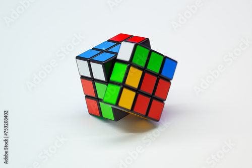 Obraz na płótnie Intricately Solved Puzzle Cube Isolated on a Pristine White Background w salonie