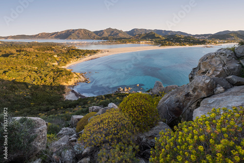 Blick vom Torre di Porto Giunco zum Spiaggia di Porto Giunco, Sardinien, Italien