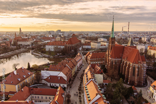 Wrocław - panorama od strony Ostrowa Tumskiego przy zachodzie słońca
