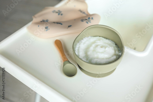 Obraz na płótnie Rice porridge for children in a plate