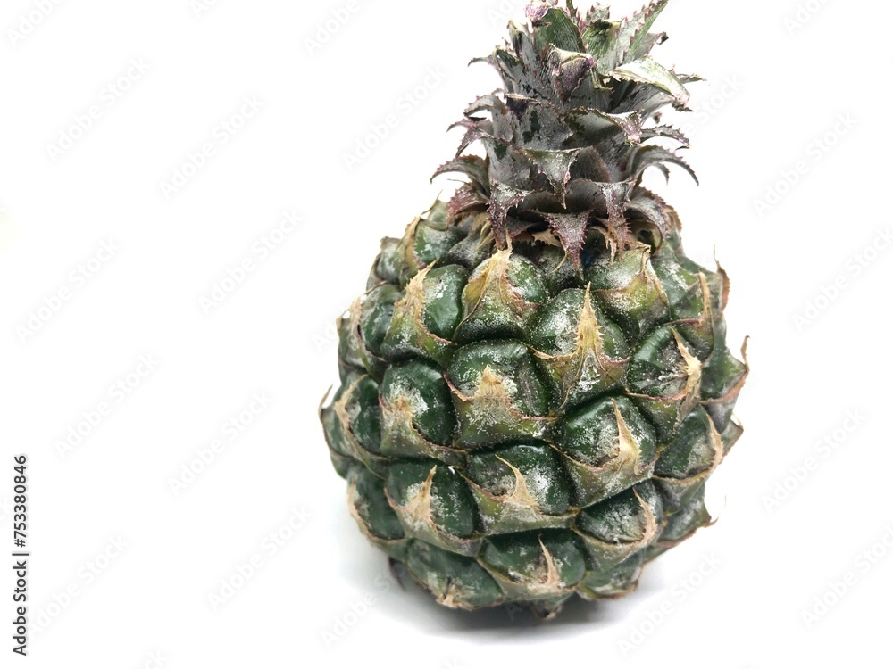 Fresh green pineapple has many benefits Fresh green pineapple has many benefits