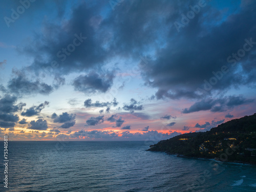 Fototapeta Naklejka Na Ścianę i Meble -  amazing colorful sky in sunset above the ocean..beautiful landscape with sky, clouds and sunrise a panoramic view. .panorama sunset sky..Timelapse of Dramatic Sky at Sunset.