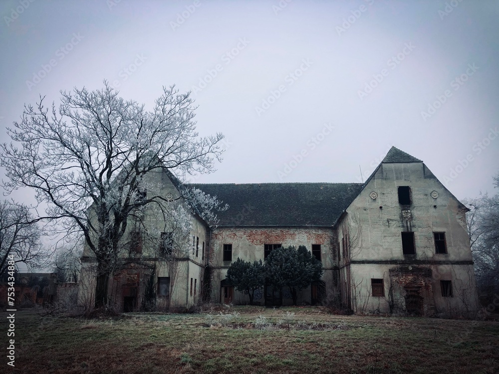 old abandoned house old abandoned house