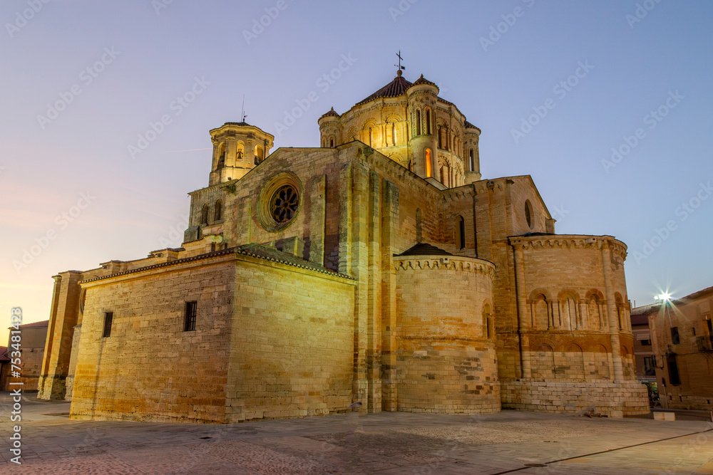 Collegiate church of Santa Maria la Mayor in Toro from the 12th century. Zamora, Castile and Leon, Spain. - obrazy, fototapety, plakaty 