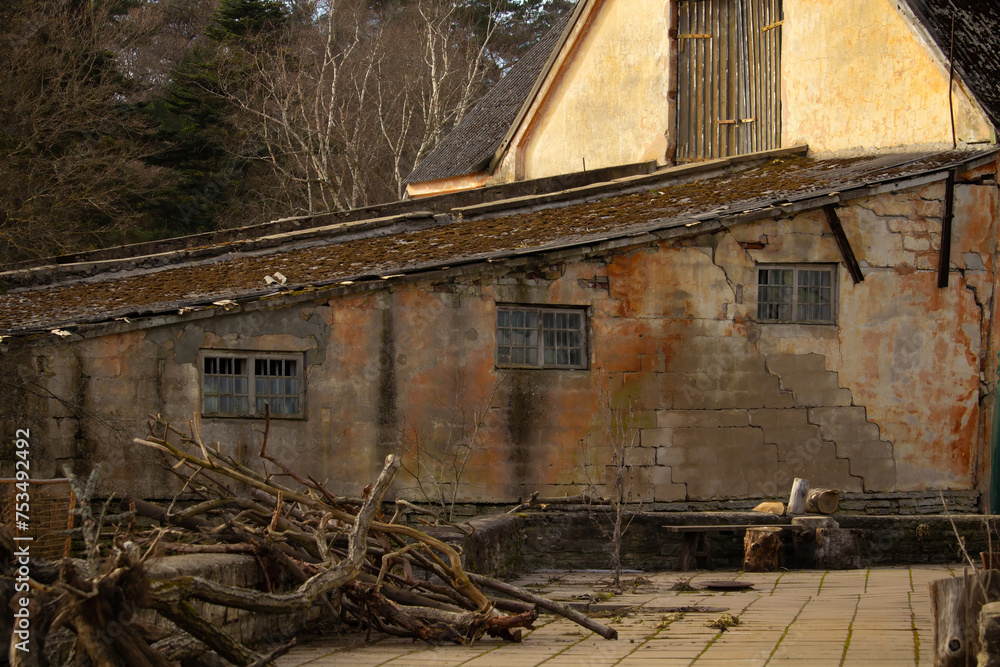 Fototapeta premium Abandoned old stone rural house. Village house.