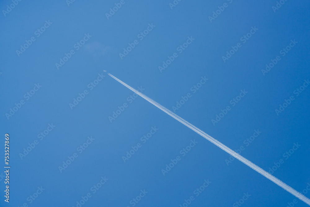 Civil aviation aircraft and condensation clouds Civil aviation aircraft and condensation clouds